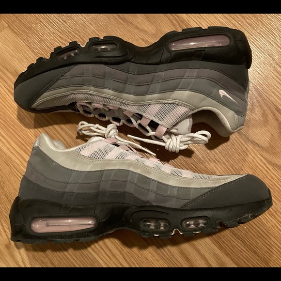 Nike air max 95 grey / pink foam size 11 lightly used good condition CJ0588 001 - Picture 2 of 7